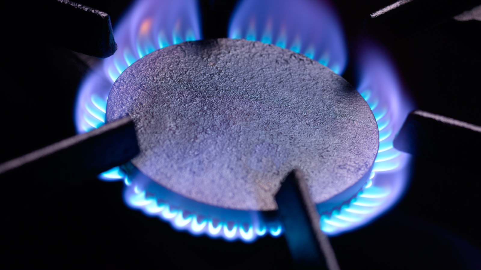 Blue flames on a gas cooker ring